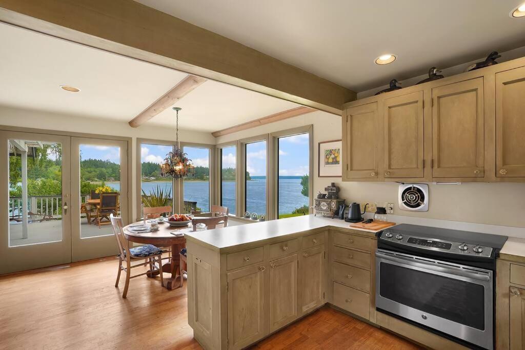 Murden Cove Waterfront Retreat: 3Br Oasis & Kayaks Villa Bainbridge Island Buitenkant foto